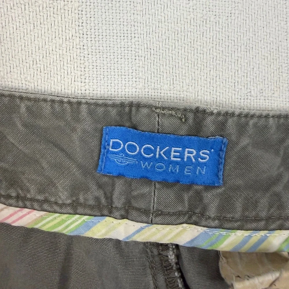 Dockers Women Olive Green Cotton Chino Shorts Size 14 Mid Rise Utility Casual